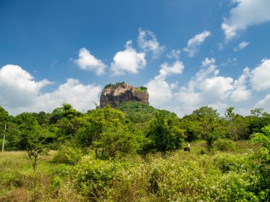 Sri Lanka, Seylan Adası - Sigirya Orman üzerindeki kaya panoramik manzarası