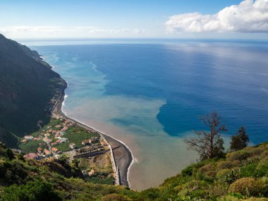 Madeira adası doğası, vahşi kıyı ve dağlar, Portekiz