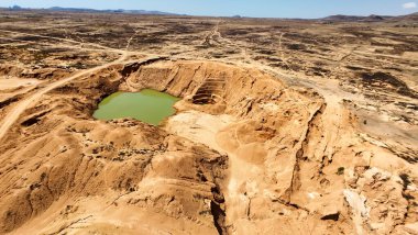 Madagaskar adasının manzaraları, Central Highlands Isalo Ulusal Parkı, Sakaraha 'daki safir ve mücevher madeni.