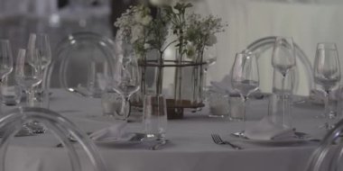 Rüzgarda sallanan beyaz çiçekler, dekorasyon