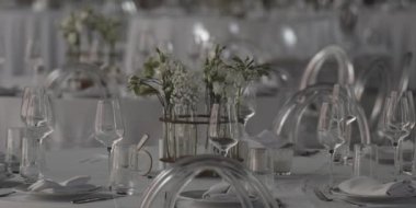 Rüzgarda sallanan beyaz çiçekler, dekorasyon