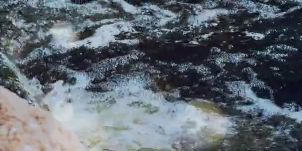 Strumień Biała Woda Spray Hydromasażu Promienie Słońca — Wideo stockowe