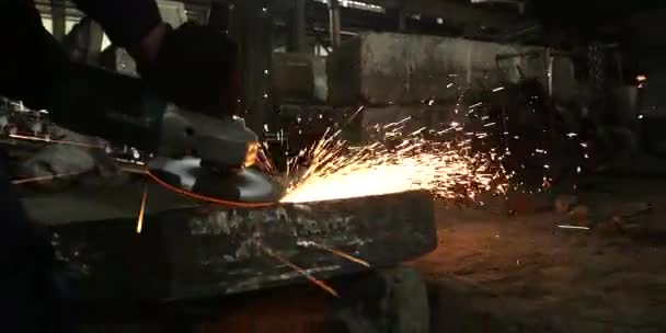 Close Sparks Fly Out Machine Head Metal Processing Factory — Stock Video
