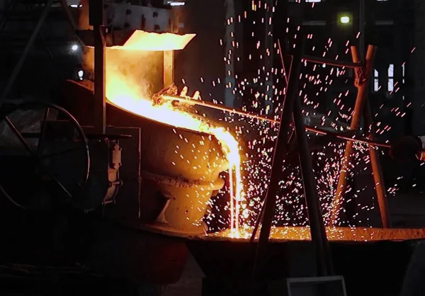 Processo Fusione Metallo Altoforno Impianto Metallurgico Fabbrica Metallo Fuso Ferro — Foto Stock