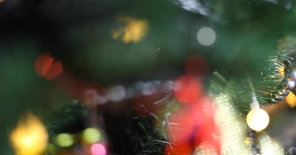Dekoracja Choinki Padającym Śniegiem Gładka Kamera Ruchoma Efektem Paralaksy — Wideo stockowe