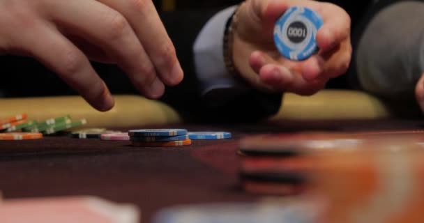 Cartes Jetons Sur Table Dans Casino Gros Plan — Video