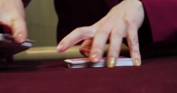 Mesa Poker Casino Com Fichas Cartões Profundidade Campo Rasa — Vídeo de Stock
