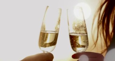 Kumda yatan bir adamın gölgesi. Kumda bir adamın gölgesi.