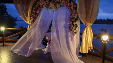 Aydınlatma arkaplanı Yeni Yıl çardağı