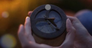 Işık huzmelerinde eski pusula