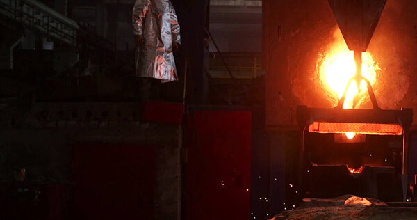 The molten metal is poured into. Melting furnace for cast iron and steel and liquid metal.