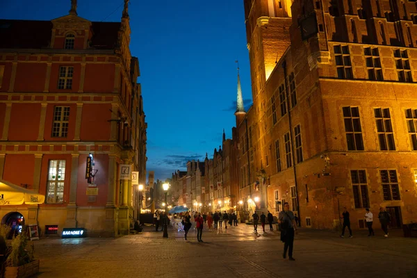 波兰Gdansk古城建筑夜晚街的风景夏夜全景 2022年7月6日 — 图库照片