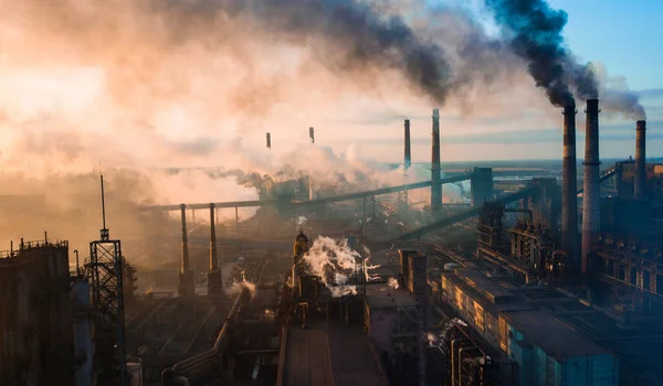 Βιομηχανία Μεταλλουργική Εγκατάσταση Αυγή Καπνό Νέφος Εκπομπές Κακή Οικολογία Εναέρια — Φωτογραφία Αρχείου