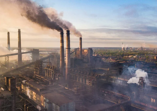 Βιομηχανία Μεταλλουργική Εγκατάσταση Αυγή Καπνό Νέφος Εκπομπές Κακή Οικολογία Εναέρια — Φωτογραφία Αρχείου