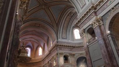 TOULOUSE, FRANCE - 10 Eylül 2023 Saint-Sernin Bazilikası, tapınak, tarihi kilise