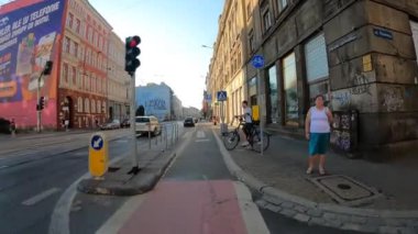 Şehir merkezinde trafik var. Polonya 'yı 09.17.2023