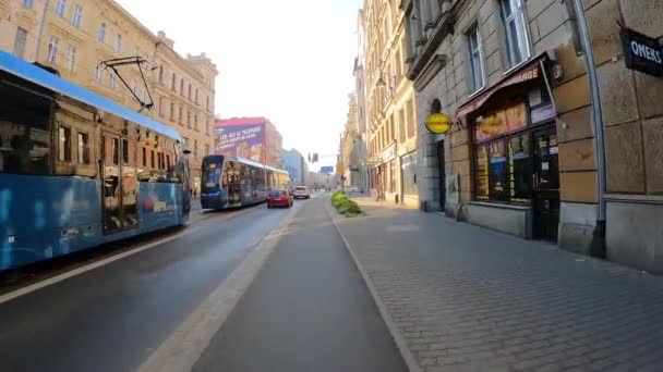 市内中心部のトラフィックの人々 ヴロツワフ ポーランド 2023 — ストック動画