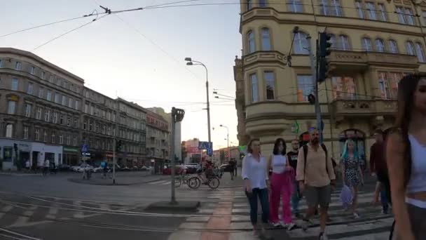 市中心的交通情况波兰弗罗茨拉夫09 2023 — 图库视频影像