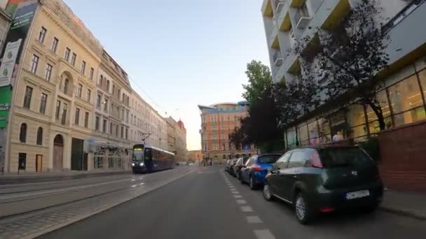 市内中心部のトラフィックの人々 ヴロツワフ ポーランド 2023 — ストック動画