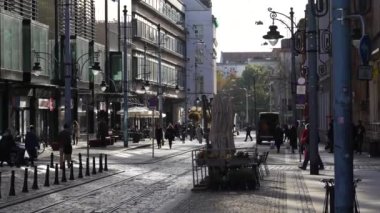 Şehir merkezi Avrupa turizm mimarisi. Wroclaw Polonya 27 Ekim 2023