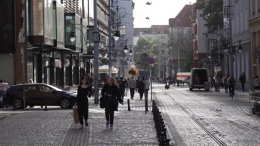 Şehir merkezi Avrupa turizm mimarisi. Wroclaw Polonya 27 Ekim 2023