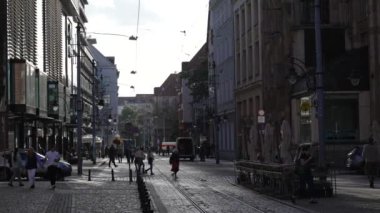 Şehir merkezi Avrupa turizm mimarisi. Wroclaw Polonya 27 Ekim 2023