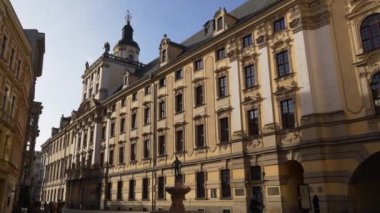 Şehir merkezi Avrupa turizm mimarisi. Wroclaw Polonya 27 Ekim 2023