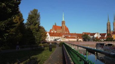 Şehir merkezi Avrupa turizm mimarisi. Wroclaw Polonya 27 Ekim 2023