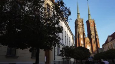 Şehir merkezi Avrupa turizm mimarisi. Wroclaw Polonya 27 Ekim 2023