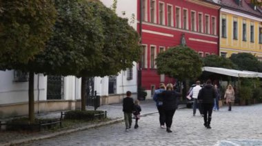 Şehir merkezi Avrupa turizm mimarisi. Wroclaw Polonya 27 Ekim 2023