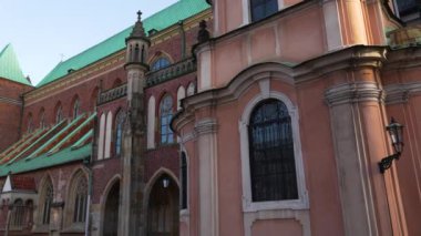 Şehir merkezi Avrupa turizm mimarisi. Wroclaw Polonya 27 Ekim 2023
