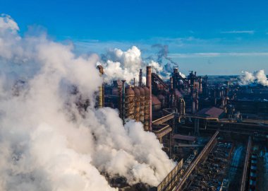 Endüstri metalürjik fabrika şafak dumanı duman emisyonları kötü ekoloji hava fotoğrafçılığı