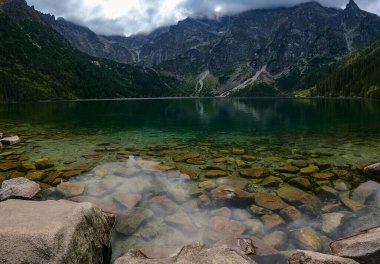 Dağ gölü zirvesi Morskie Oko Zakopane Polonya manzarası
