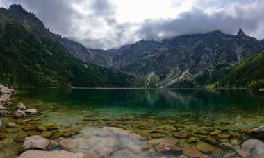 Dağ gölü zirvesi Morskie Oko Zakopane Polonya manzarası