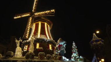 Noel süslemeleri Yeni Yıl 'da Polonya' yı aydınlatıyor