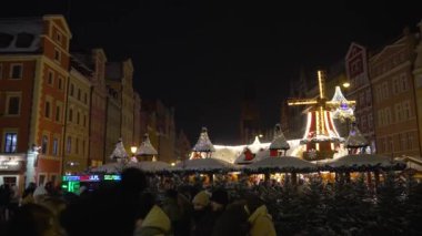 Noel süslemeleri Yeni Yıl 'ın ışıklarını parlatıyor Polonya' yı 3 Aralık 2023