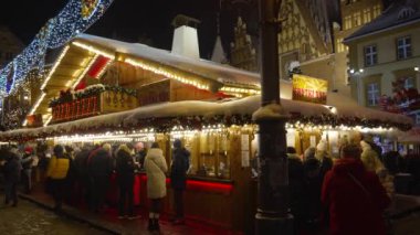 Noel süslemeleri Yeni Yıl 'ın ışıklarını parlatıyor Polonya' yı 3 Aralık 2023