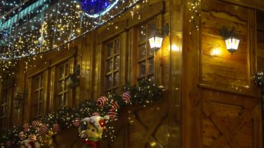 Noel süslemeleri Yeni Yıl 'ın ışıklarını parlatıyor Polonya' yı 3 Aralık 2023