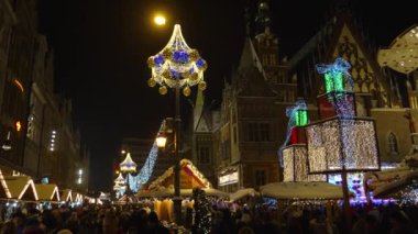 Noel süslemeleri Yeni Yıl 'ın ışıklarını parlatıyor Polonya' yı 3 Aralık 2023