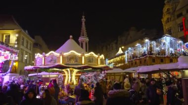 Noel süslemeleri Yeni Yıl 'ın ışıklarını parlatıyor Polonya' yı 3 Aralık 2023