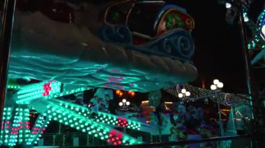 Noel süslemeleri Yeni Yıl 'ın ışıklarını parlatıyor Polonya' yı 3 Aralık 2023