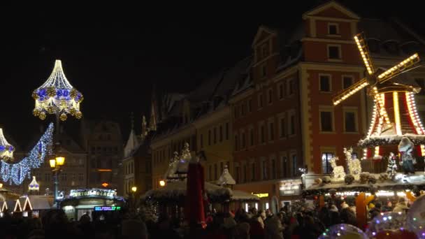 Noel Süslemeleri Yeni Yıl Işıklarını Parlatıyor Polonya Aralık 2023 — Stok video