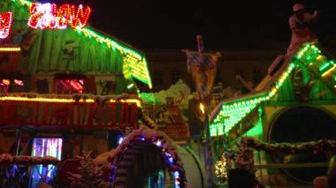 Noel süslemeleri Yeni Yıl 'ın ışıklarını parlatıyor Polonya' yı 3 Aralık 2023