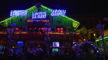 Noel süslemeleri Yeni Yıl 'ın ışıklarını parlatıyor Polonya' yı 3 Aralık 2023