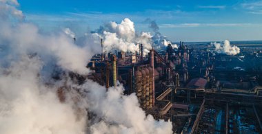 Endüstri metalürjik fabrika şafak dumanı duman emisyonları kötü ekoloji hava fotoğrafçılığı