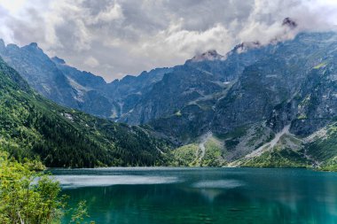 Dağ gölü zirvesi Morskie Oko Zakopane Polonya manzarası