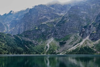 Dağ gölü zirvesi Morskie Oko Zakopane Polonya manzarası