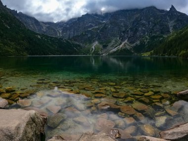 Dağ gölü zirvesi Morskie Oko Zakopane Polonya manzarası
