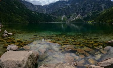 Dağ gölü zirvesi Morskie Oko Zakopane Polonya manzarası