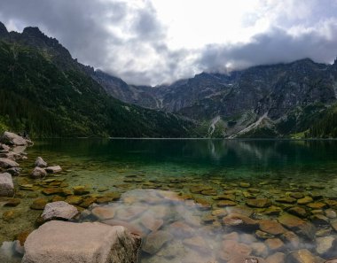 Dağ gölü zirvesi Morskie Oko Zakopane Polonya manzarası